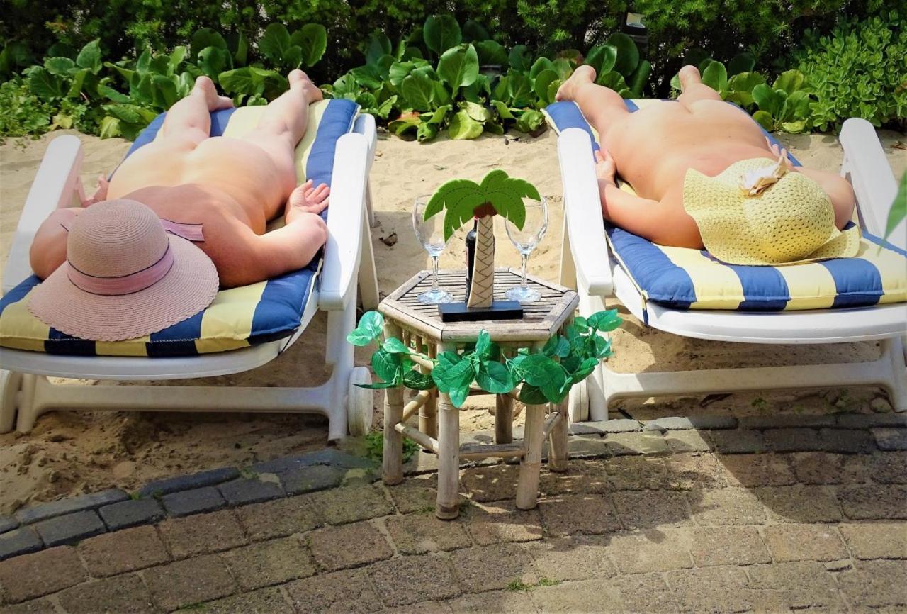 Naturistenpark, Overnacht Bij Jerry En Ilse * Zeewolde